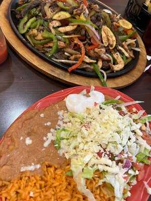 Los Arcos Kitchen & Cantina