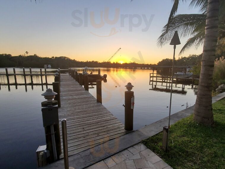 Frigate's Waterfront Bar & Grill