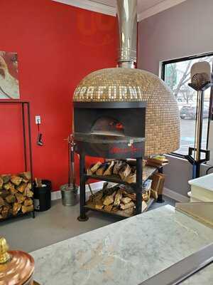 Gusto Napoletano Italian Restaurant And Pizzeria