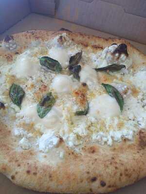 Gusto Napoletano Italian Restaurant And Pizzeria