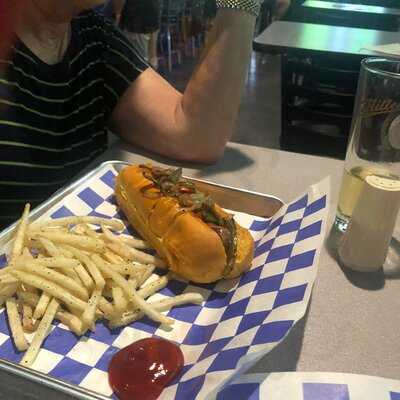 Localz Sports Bar And Grill