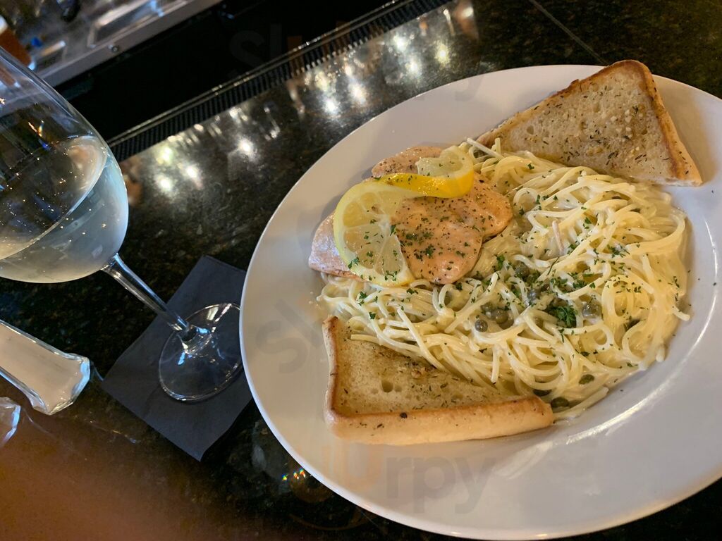 Paddock Restaurant At Woodford Inn