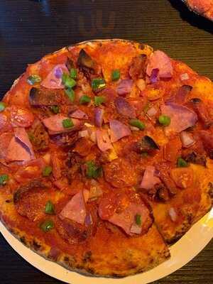 1000 Degrees Pizza Salad Wings