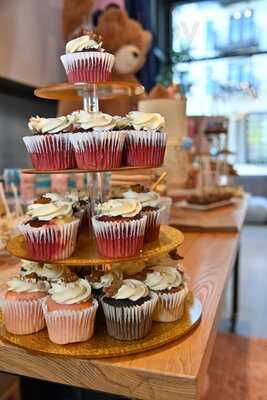 J's Sweet Treats And Wedding Cakes