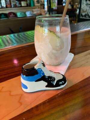 Grails Miami - Restaurant & Sports Bar