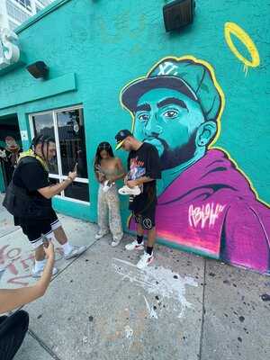 Grails Miami - Restaurant & Sports Bar