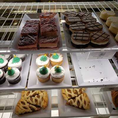 Bear Paw Sweets & Eats