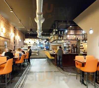 411 Restaurant & Lounge