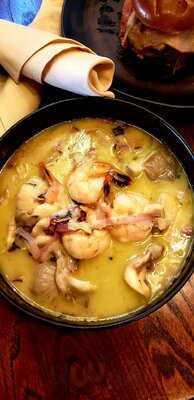 411 Restaurant & Lounge