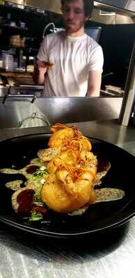 411 Restaurant & Lounge