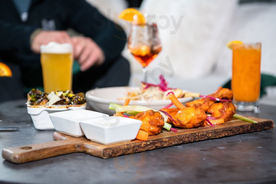 Continuum Bar & Grill