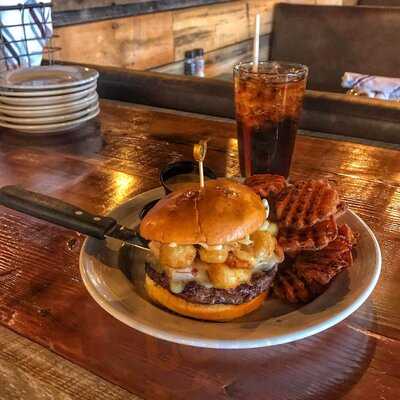 Willy T's Tavern & Grill