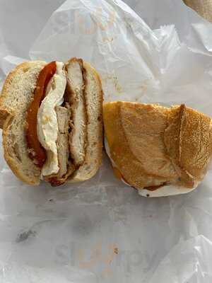 Robert's Meats And Deli