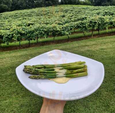 Delmonaco Winery & Vineyards