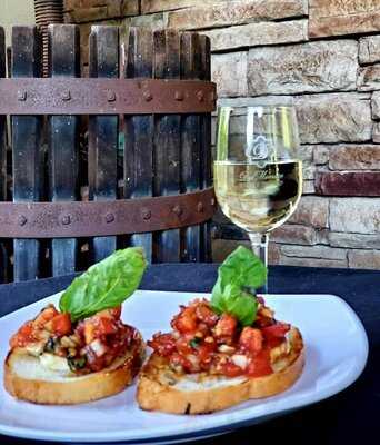 Delmonaco Winery & Vineyards