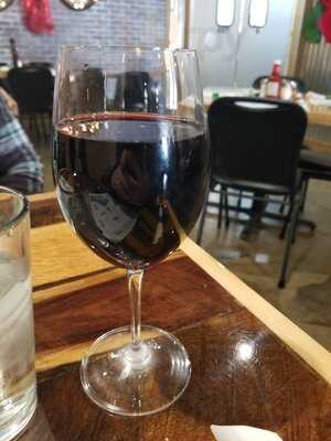 Coco & Nini's Restaurant & Lounge