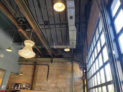 Gus's World Famous Fried Chicken