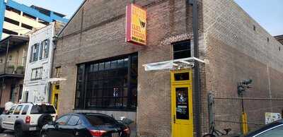 Gus's World Famous Fried Chicken