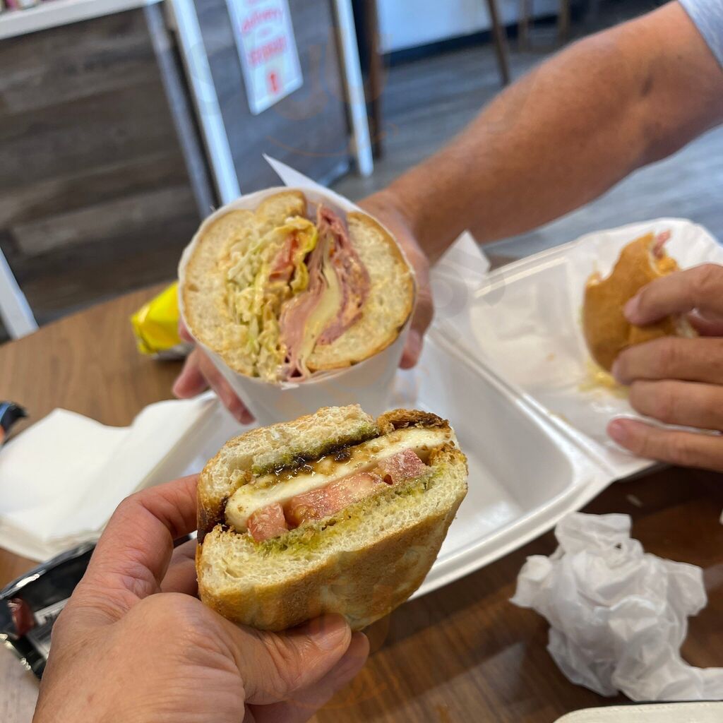 Basil's Deli & Cafe'