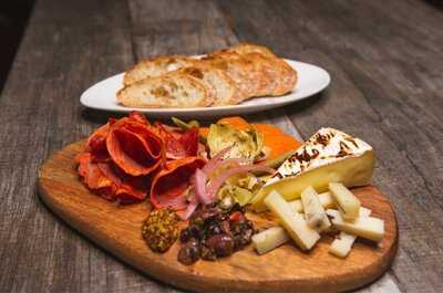 Julia's Bistro And Bar