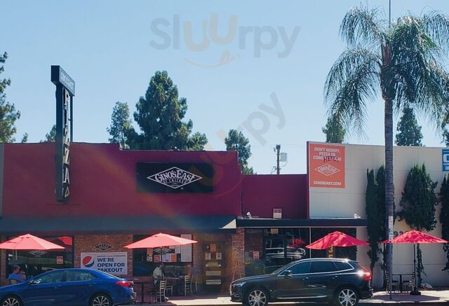 Gino's East Chicago Pizza Of La