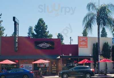 Gino's East Chicago Pizza Of La