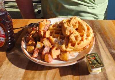 The Salty Crab Bar & Grill North Beach