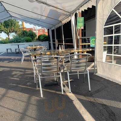 Sav's Restaurant & Gourmet Ice Cream