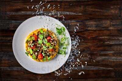 Blind Salamander Kitchen & Bar