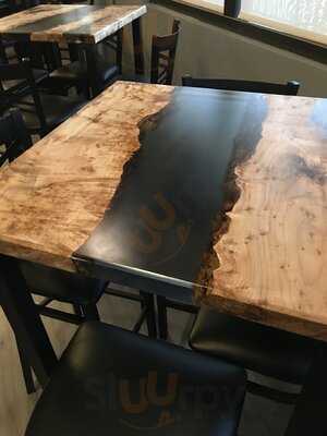 C'est Le Vin Wine Bar & Shop