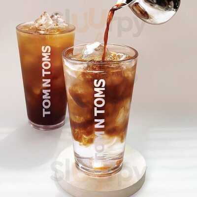 Tom N Toms Coffee