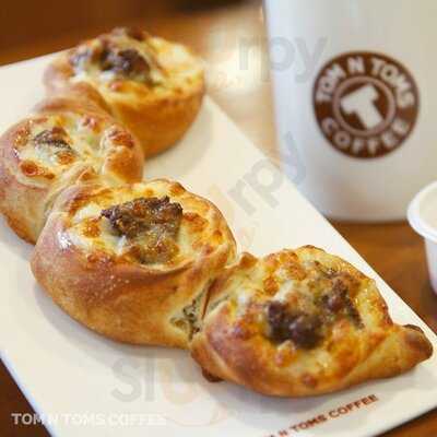 Tom N Toms Coffee
