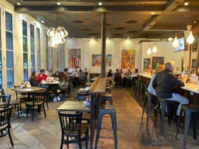 Monty's On The Squate