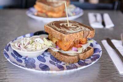 Eric's Bay View Grill