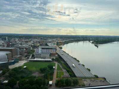 Swizzle Dinner & Drinks