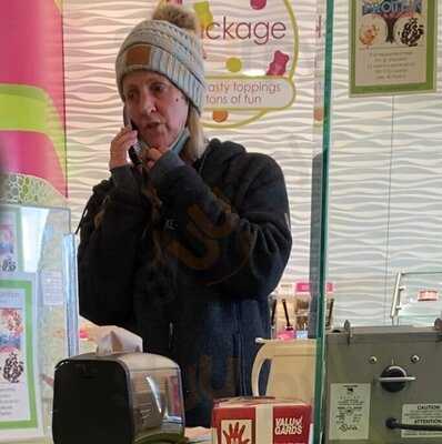 Menchies Frozen Yogurt