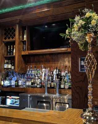 3 Olives Pizza & Deli