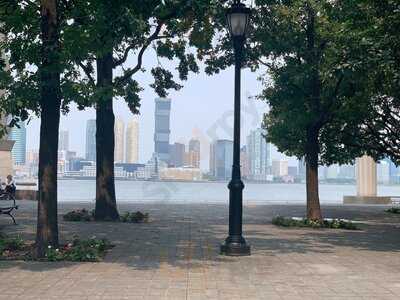 Sant Ambroeus Brookfield Place