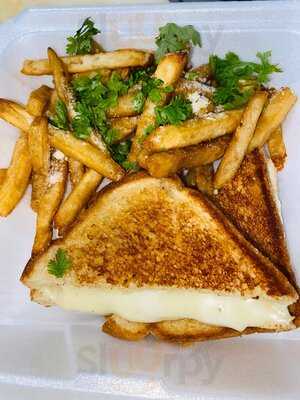 Santini's Deli And Grill