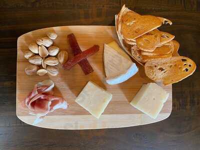 Di Arie Vineyard & Winery Tasting Room