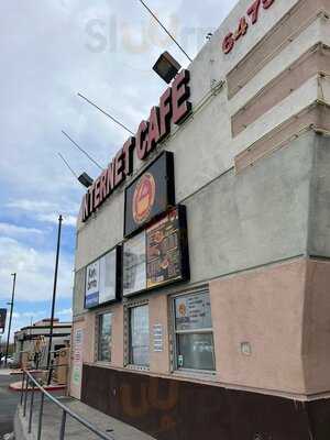 Lee’s Hawaiian Okazuya & Bakery