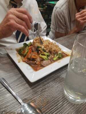 Thai Lucky Sushi Bar & Restaurant