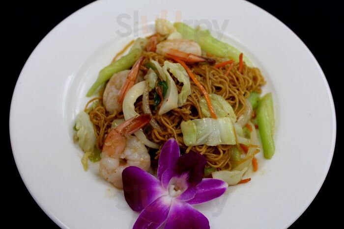 Thai Lucky Sushi Bar & Restaurant