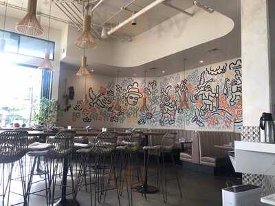 Carte Blanche Bistro & Bar