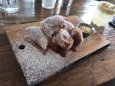 Carte Blanche Bistro & Bar