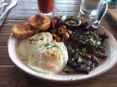 Carte Blanche Bistro & Bar