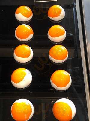 Le Macaron French Pastries