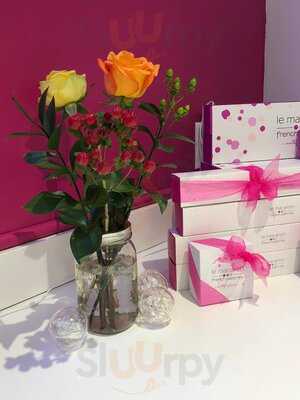 Le Macaron French Pastries