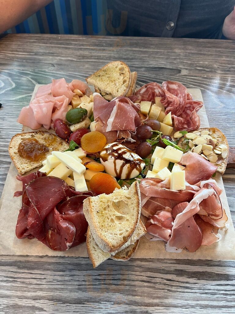 Via Italia Woodfired Pizza & Bar