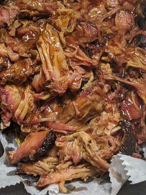 Thomas' Smokey Pit Stop